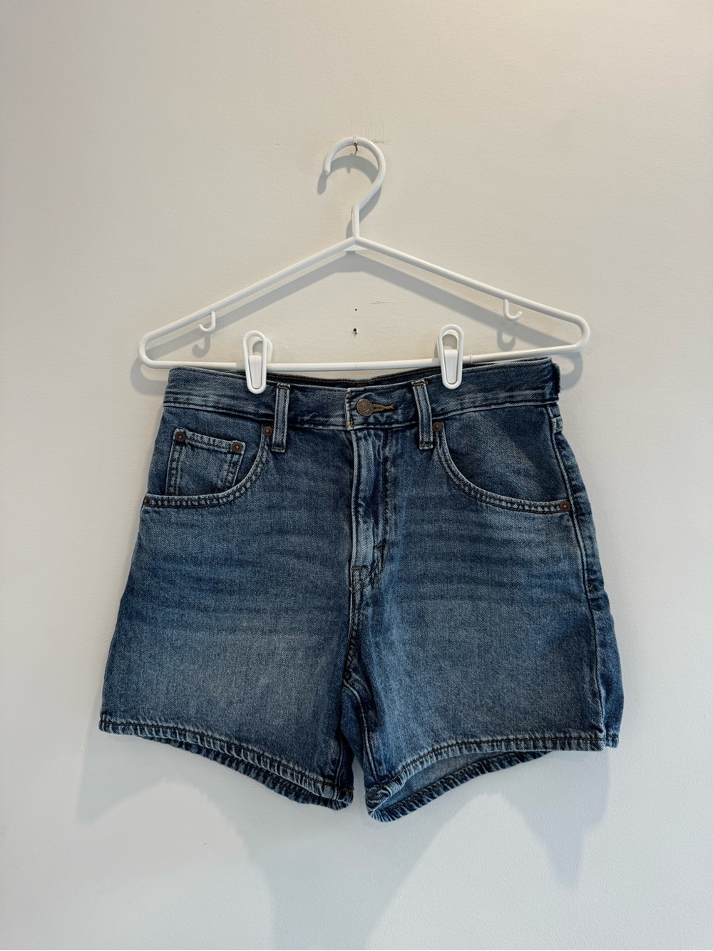 LEVI’S CINCH Blue High-Rise Denim Shorts